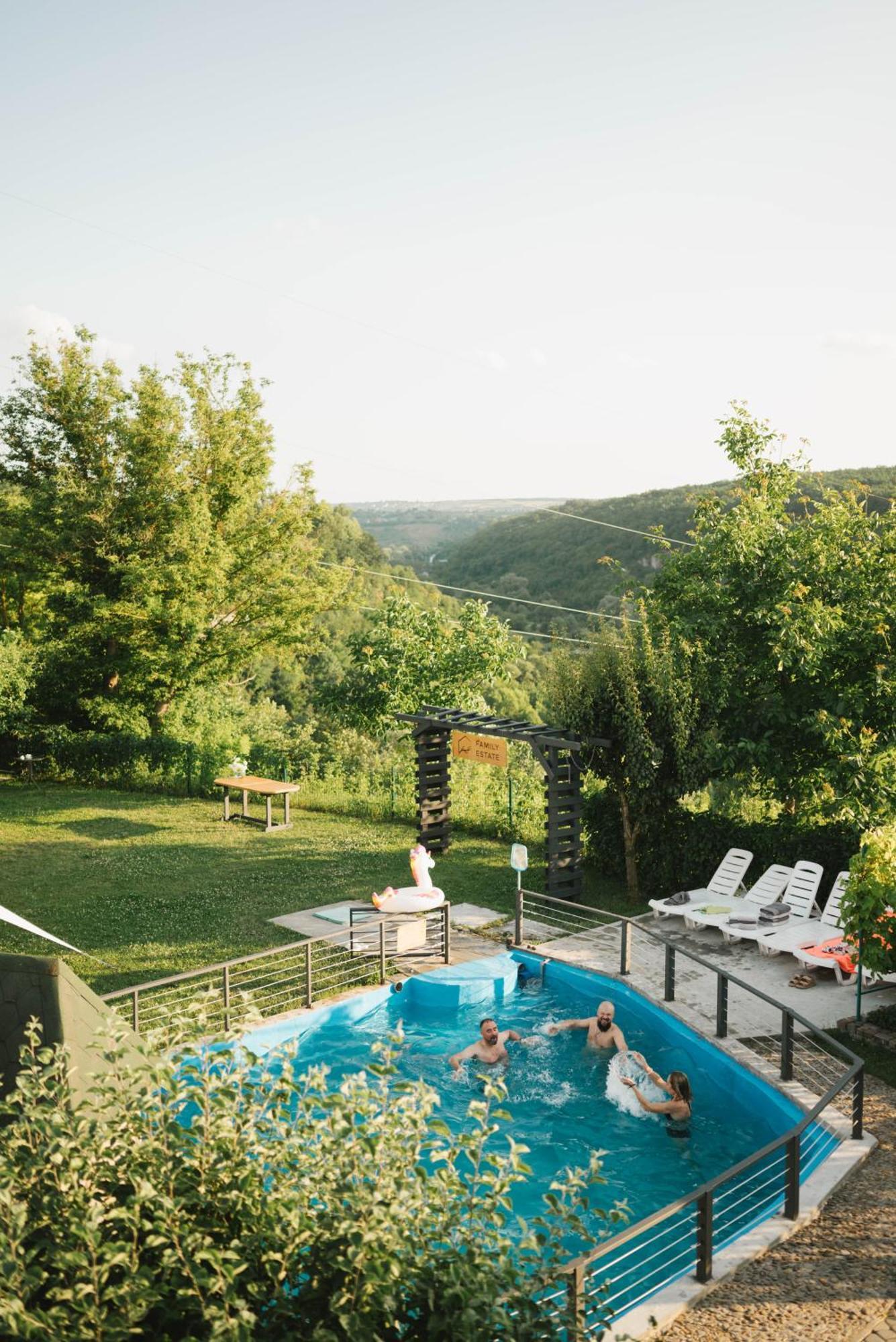 Rodynnyi Maietok Family Estate Villa Kamjanets-Podilskyj Exteriör bild